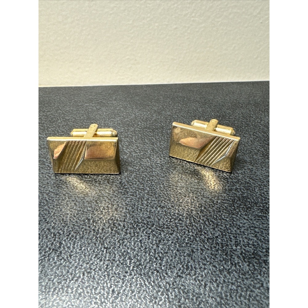 MENS VINTAGE MARKED HICKOK USA GOLD TONE METAL CUFFLINKS GOOD CONDITION